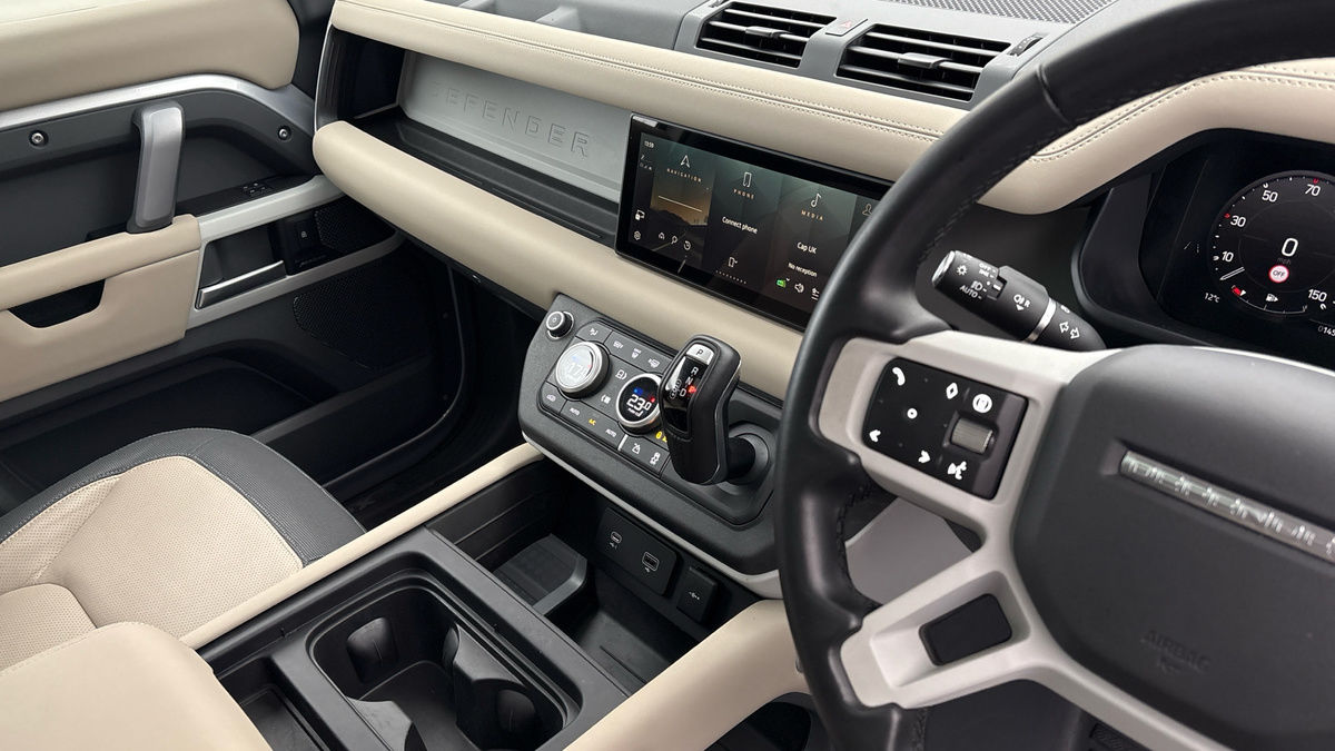 Land Rover Defender 110 Urban Image 18