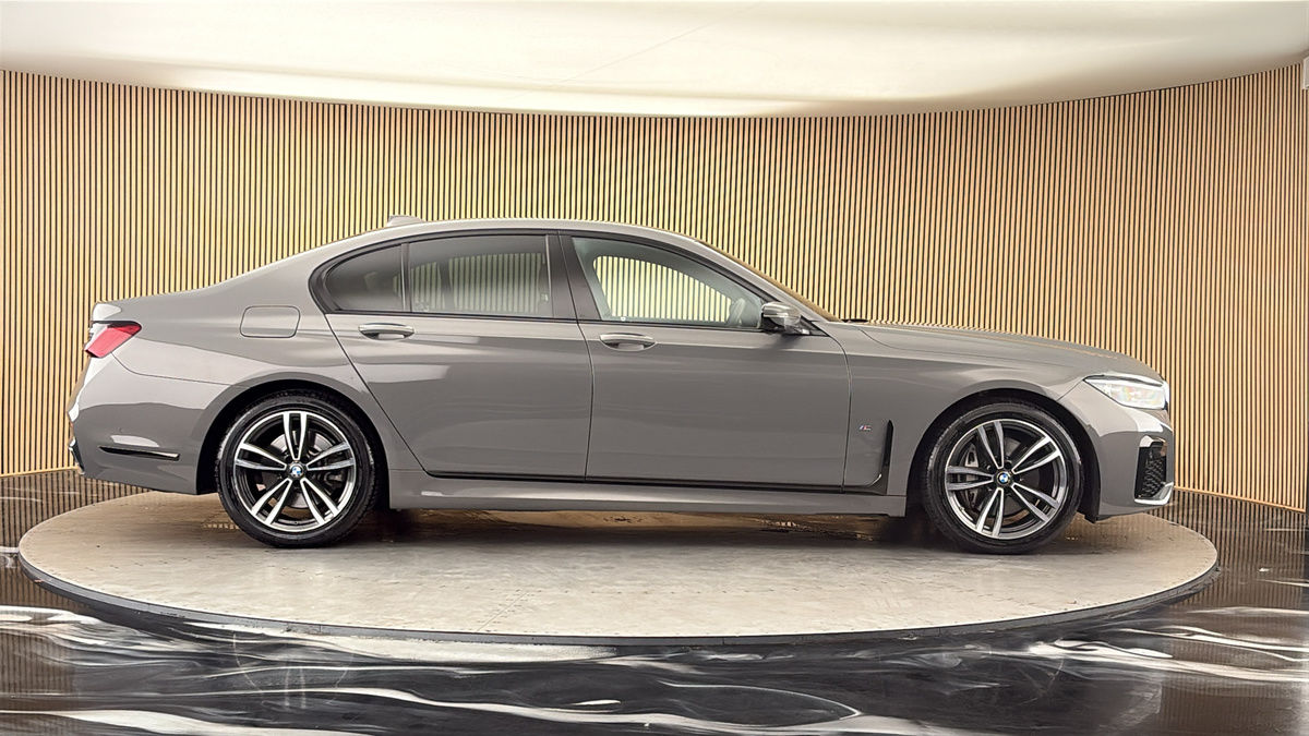 BMW 7 Series Image 16
