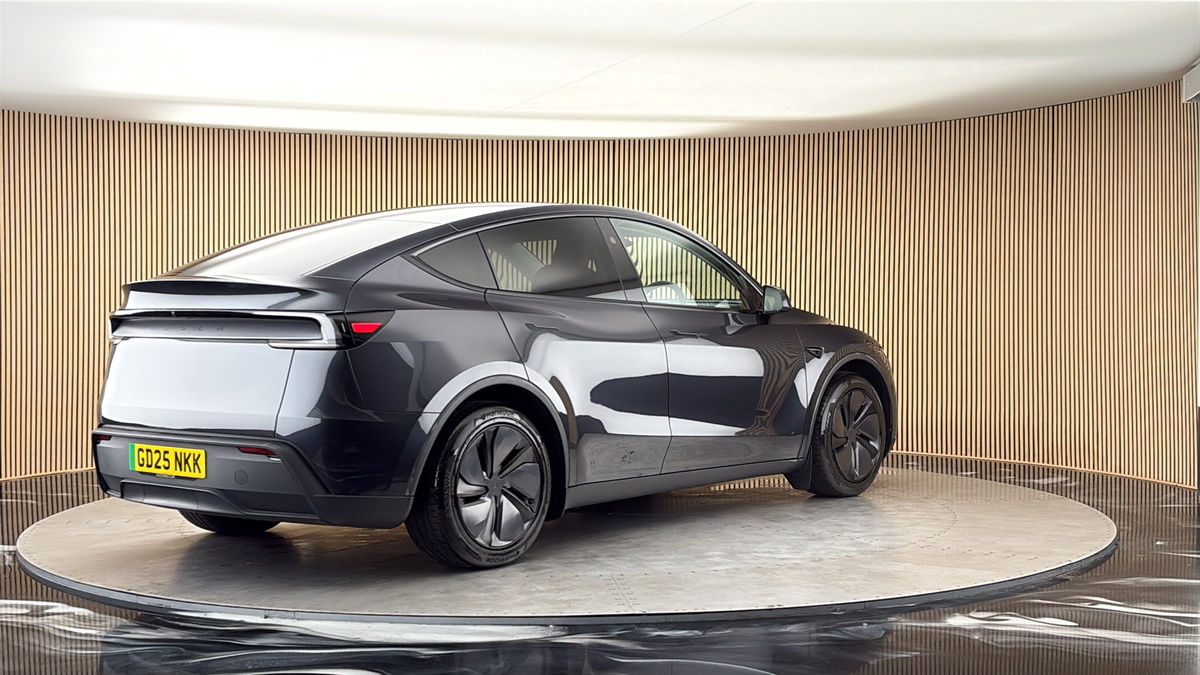 Tesla Model Y Image 21