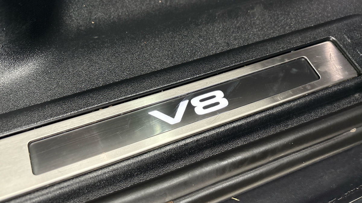 Land Rover Defender 110 Image 27