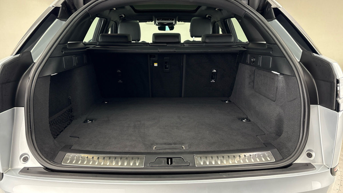 Land Rover Range Rover Velar Image 11