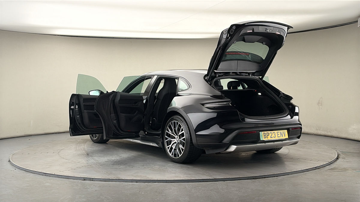 Porsche Taycan Image 24