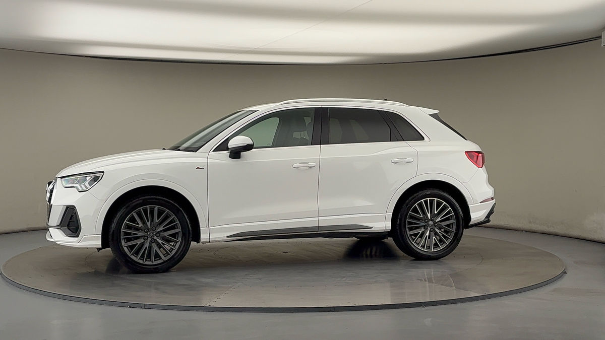 More views of Audi Q3