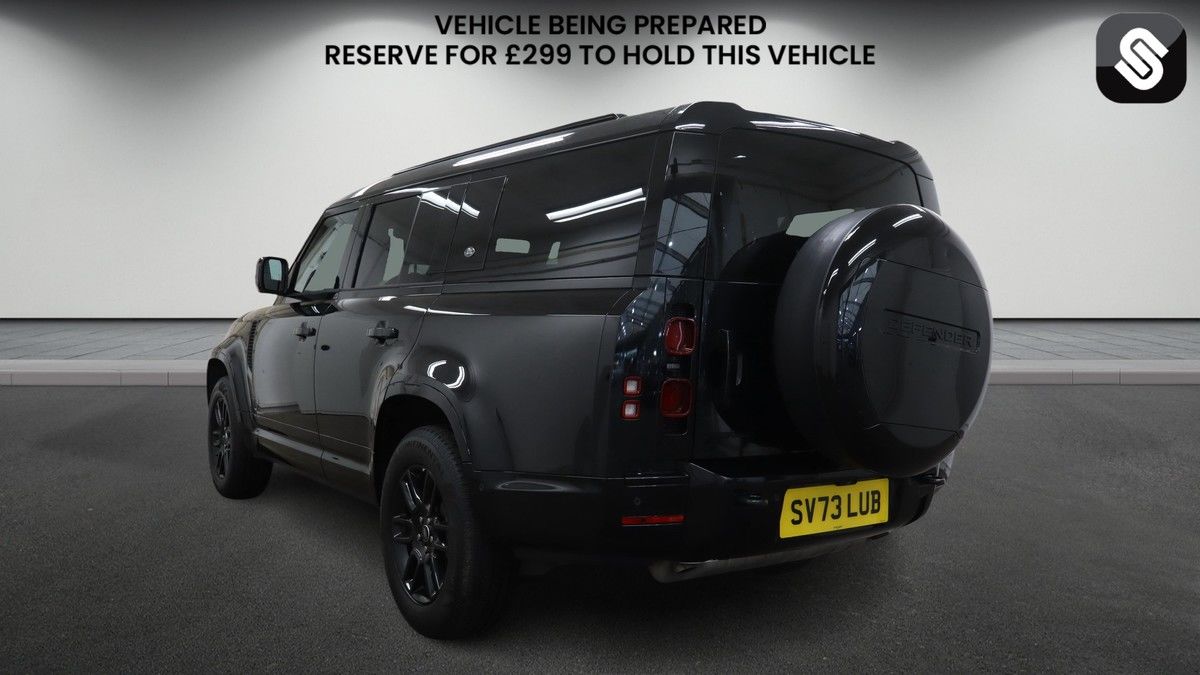 Land Rover Defender 130 Image 3
