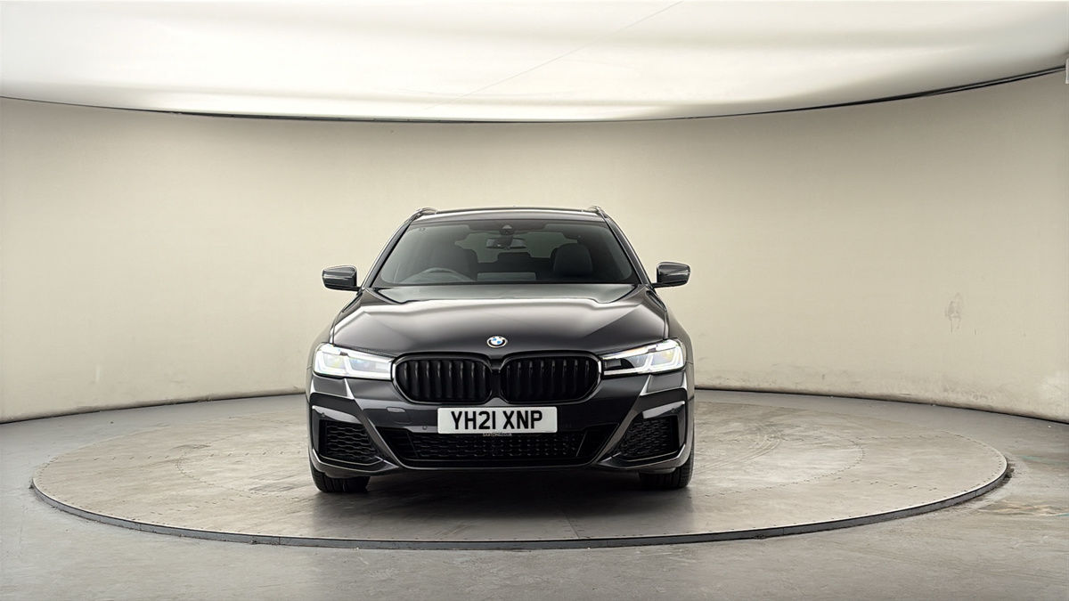 BMW 5 Series Image 3