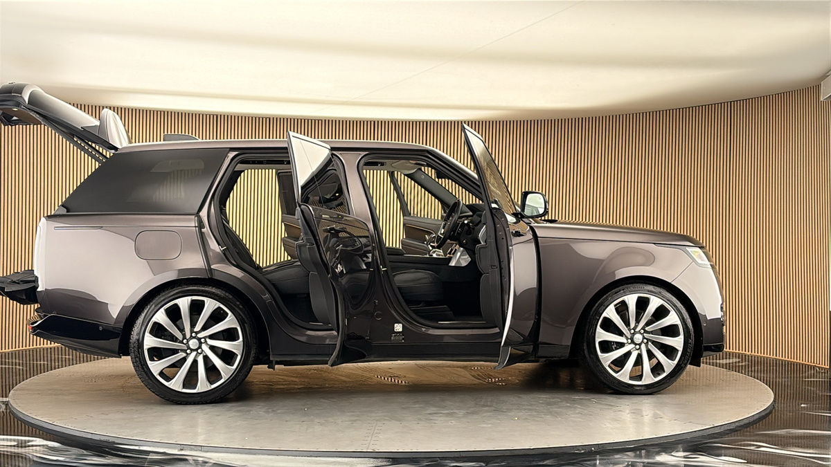 More views of Land Rover Range Rover