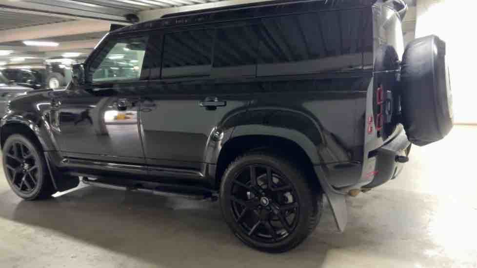 More views of Land Rover Defender 110