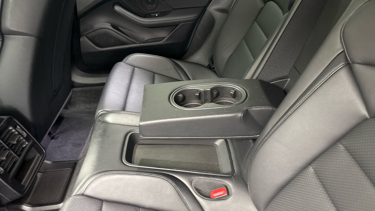 Porsche Taycan Image 9