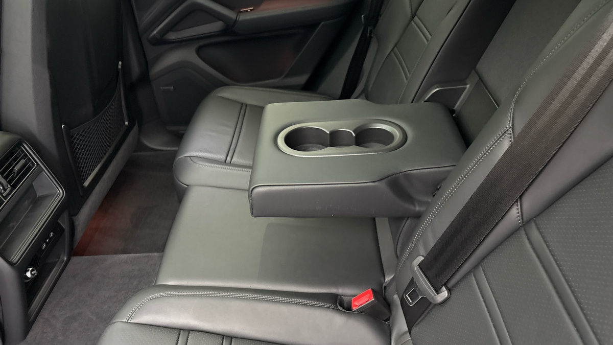 Porsche Cayenne Image 9