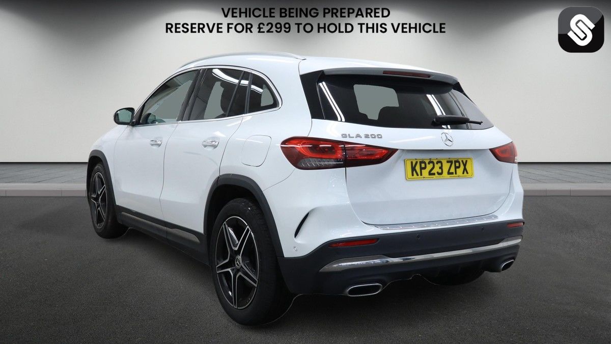 Mercedes-Benz GLA Image 3