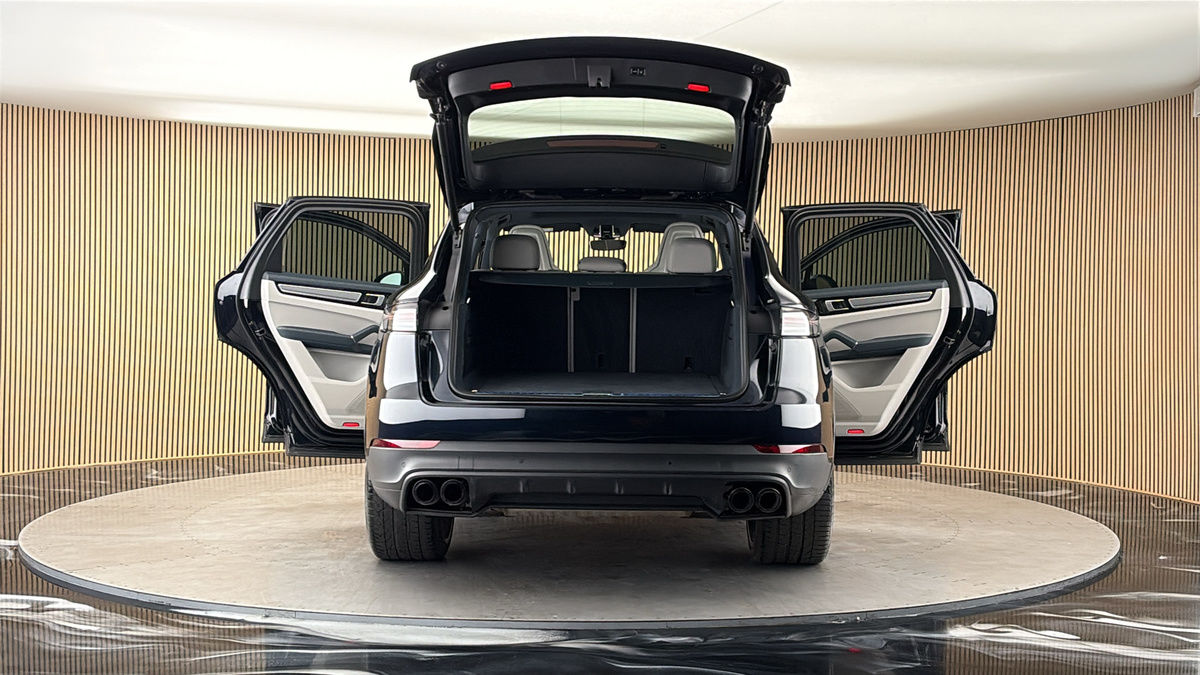 More views of Porsche Cayenne