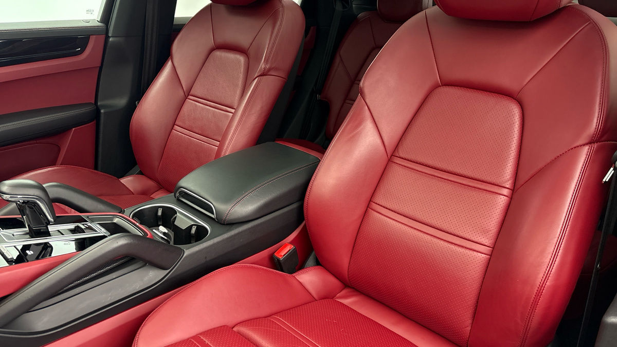 Porsche Cayenne Image 7