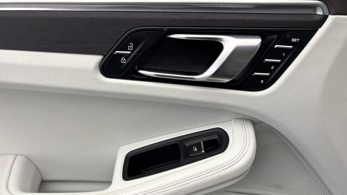 Porsche Macan Image 19
