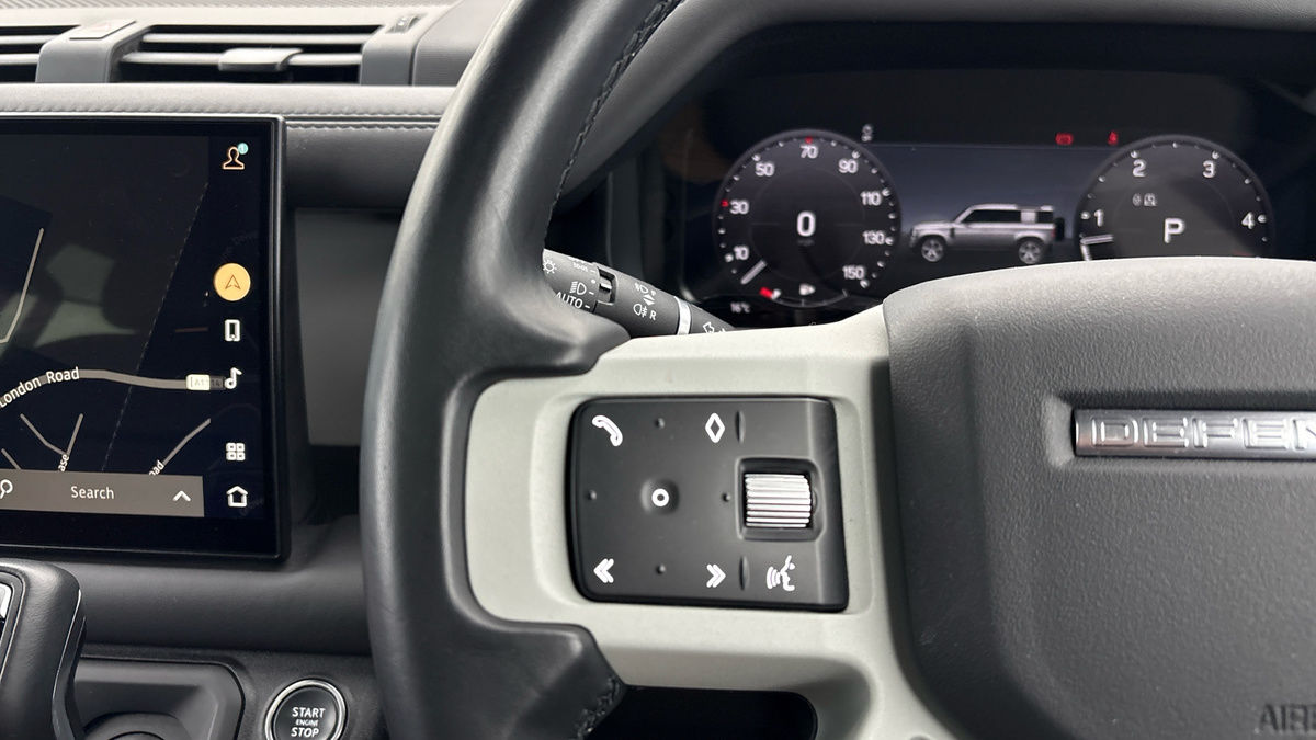 Land Rover Defender 110 Image 13