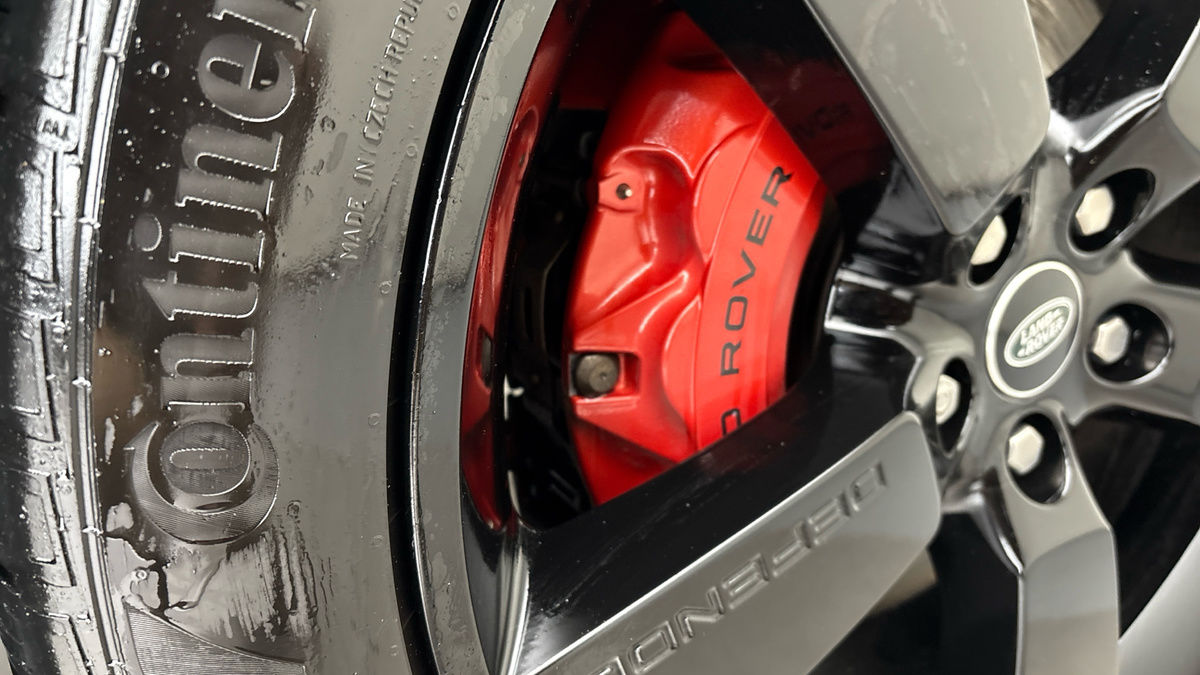 Land Rover Defender 110 Image 25