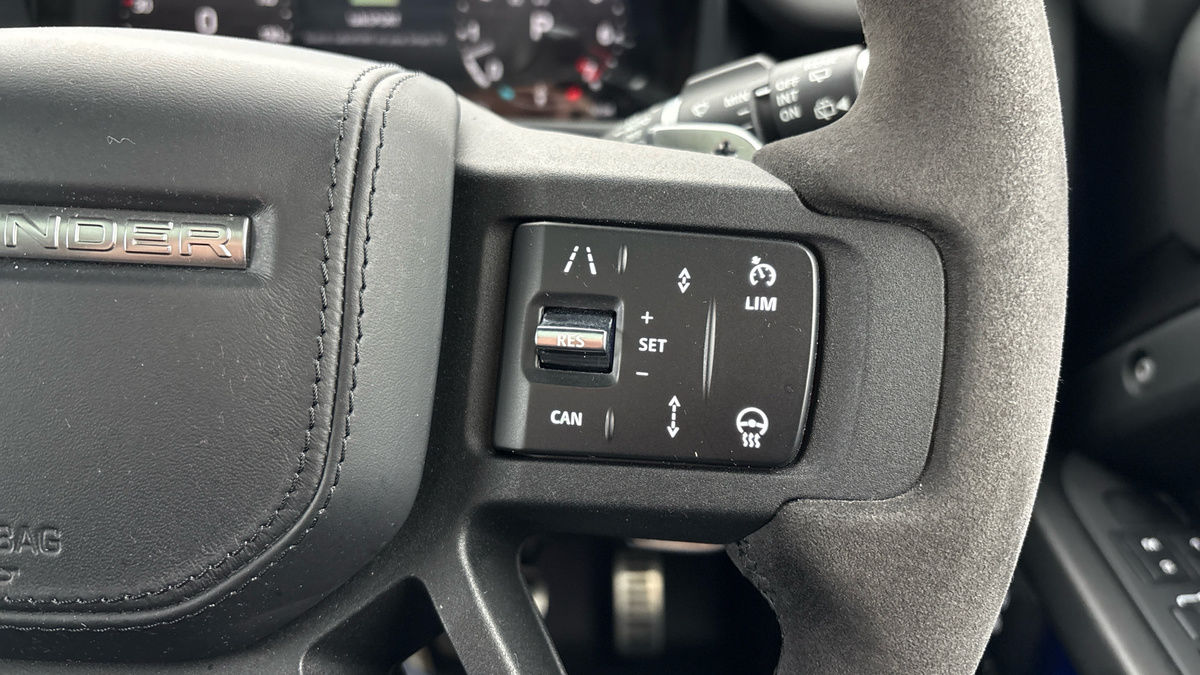 Land Rover Defender 90 Image 14