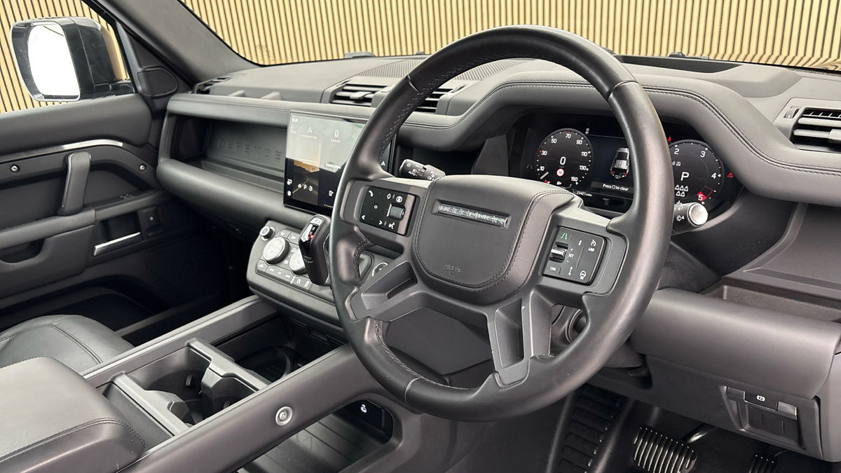 Land Rover Defender 110 Image 5