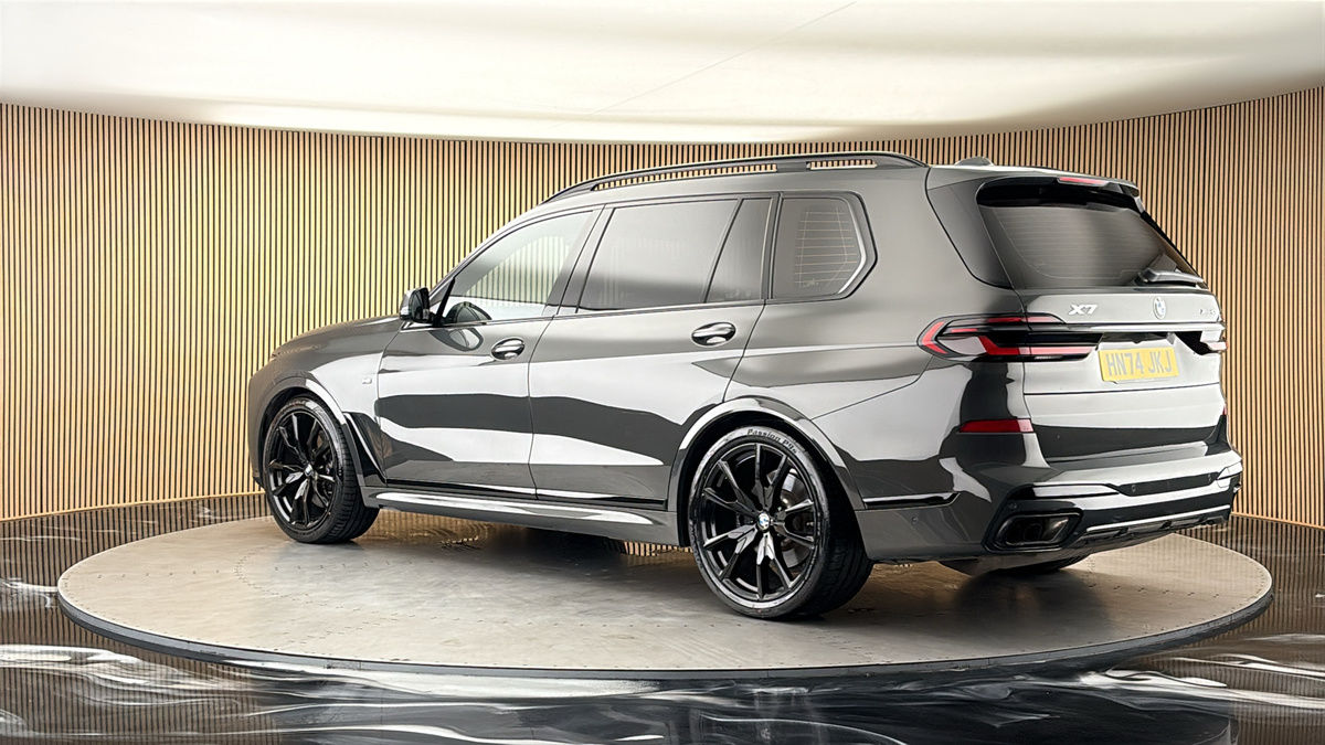 More views of BMW X7