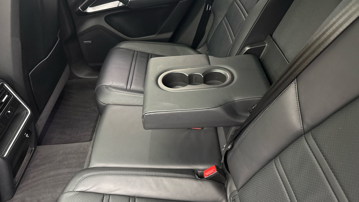 Porsche Cayenne Image 9