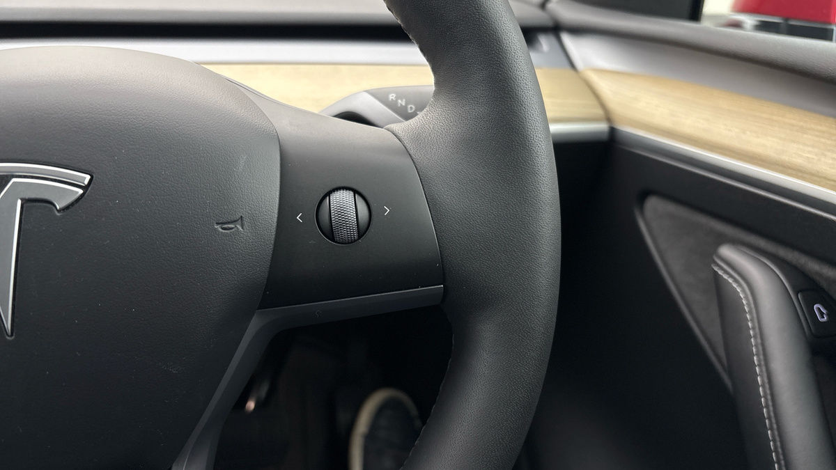 Tesla Model Y Image 14