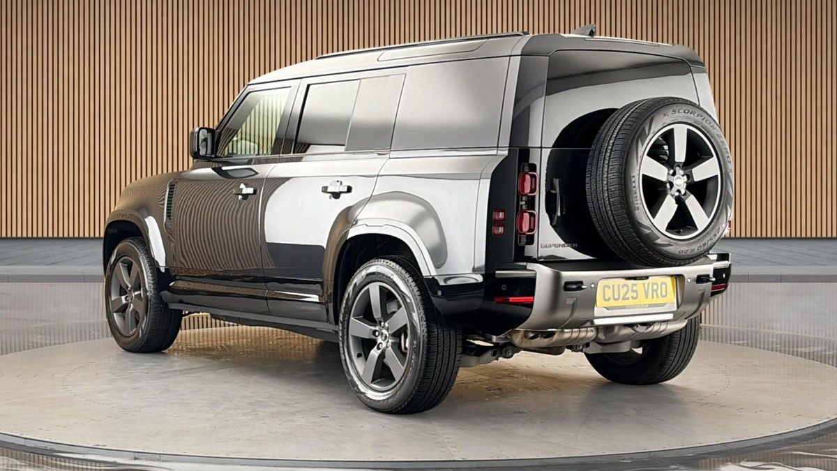 Land Rover Defender 110 Image 2