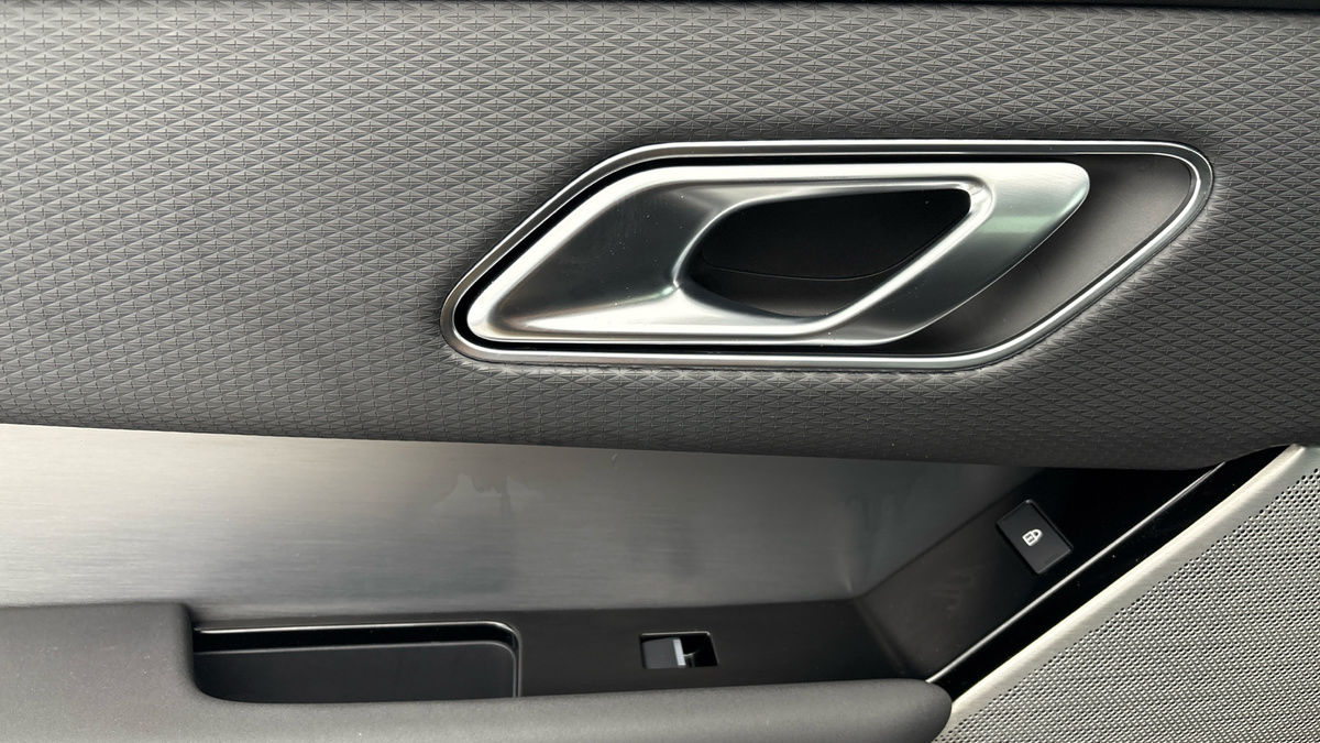 Land Rover Range Rover Velar Image 19