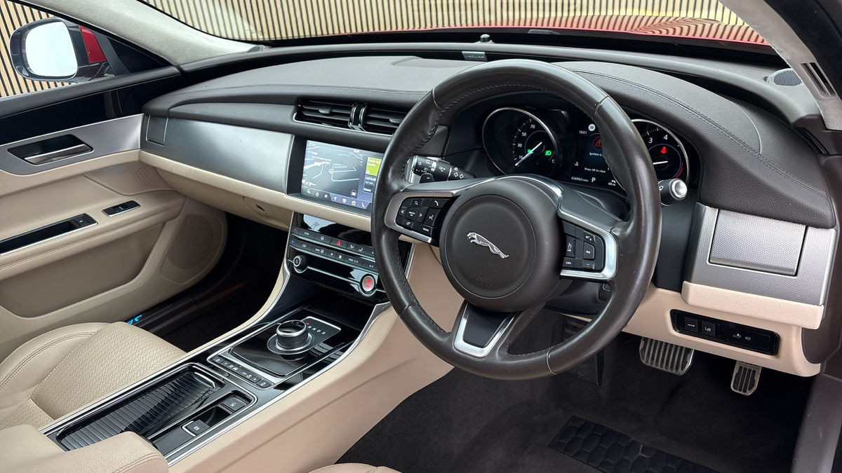 Jaguar XF Image 5