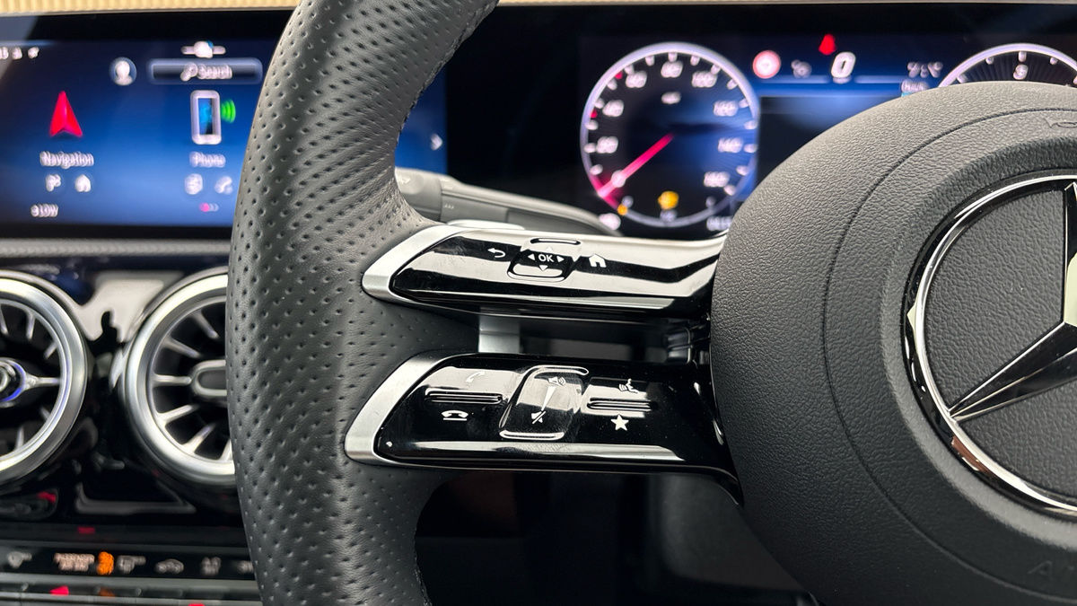 Mercedes-Benz CLA Image 13