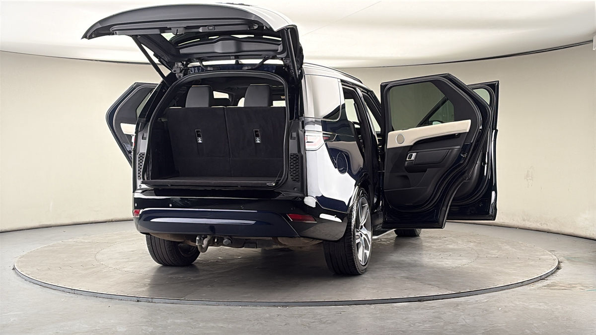 More views of Land Rover Discovery