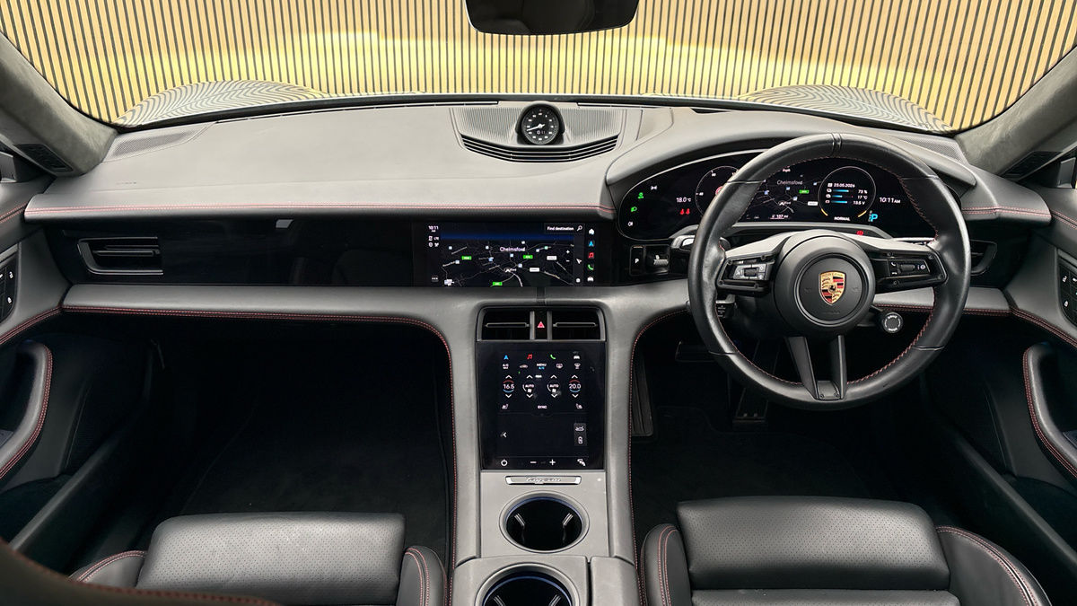 Porsche Taycan Image 12