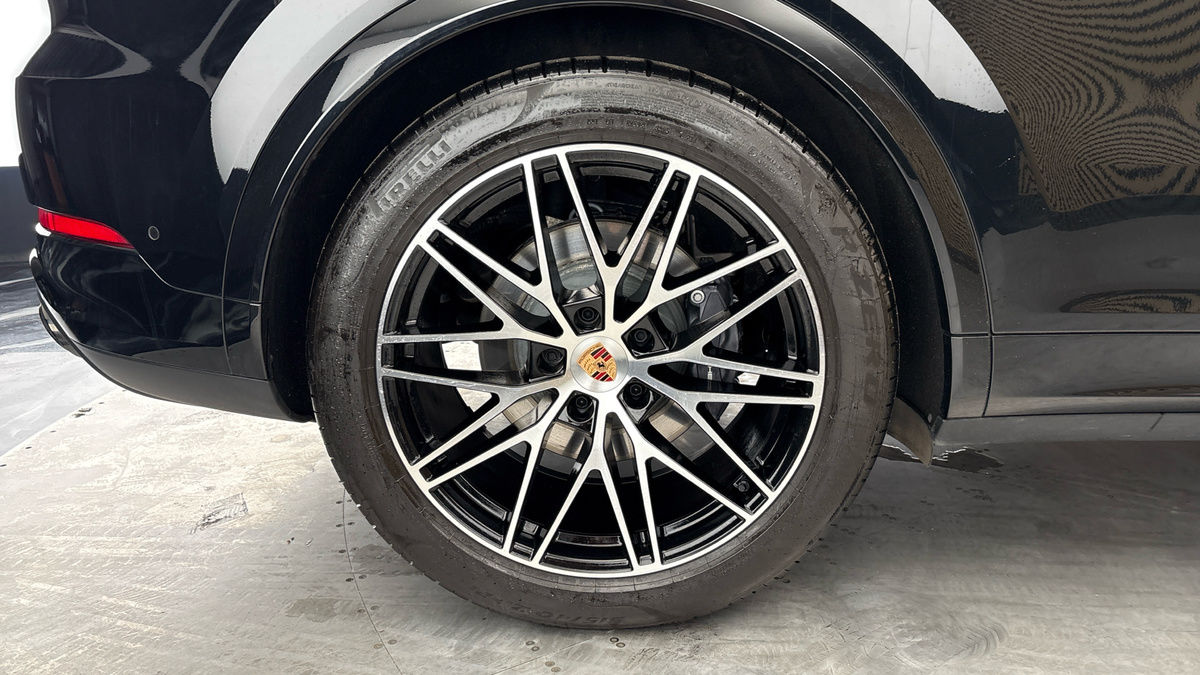 Porsche Cayenne Image 10