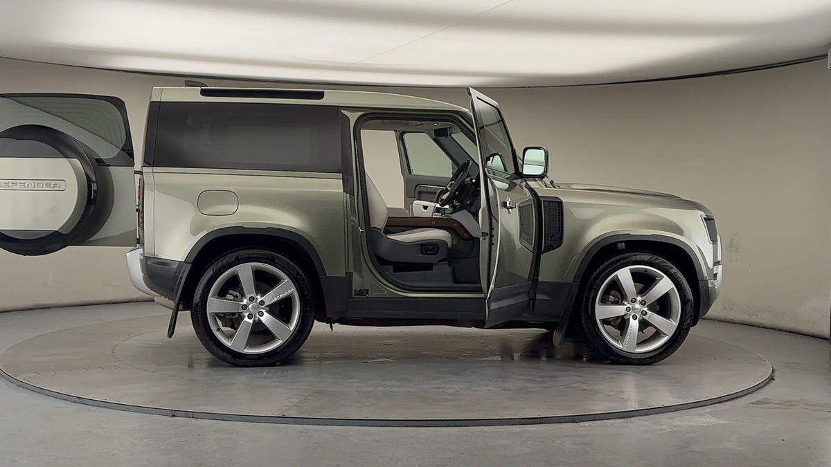 More views of Land Rover Defender 90