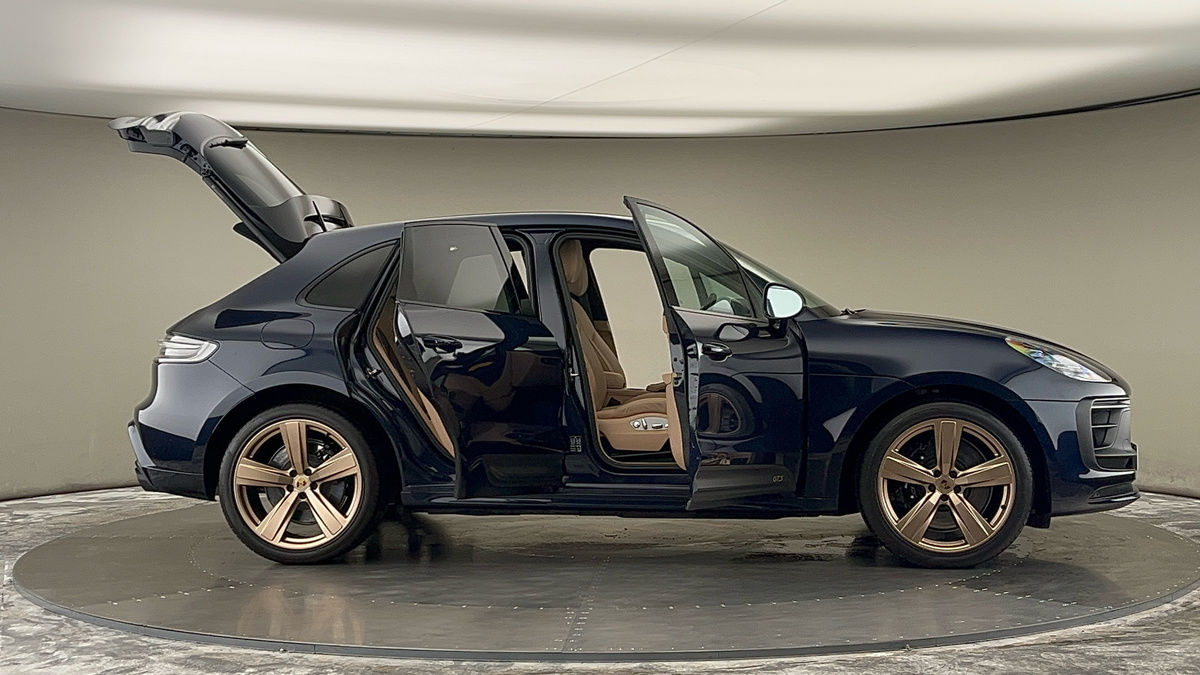 More views of Porsche Macan