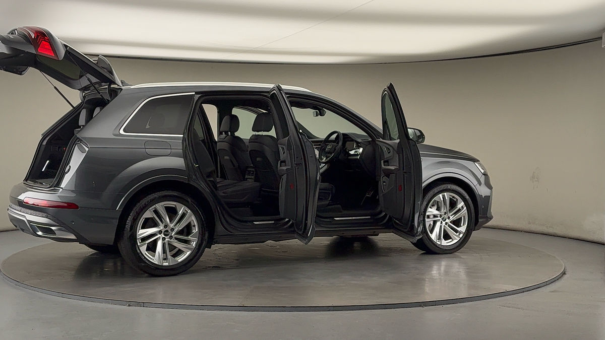 More views of Audi Q7