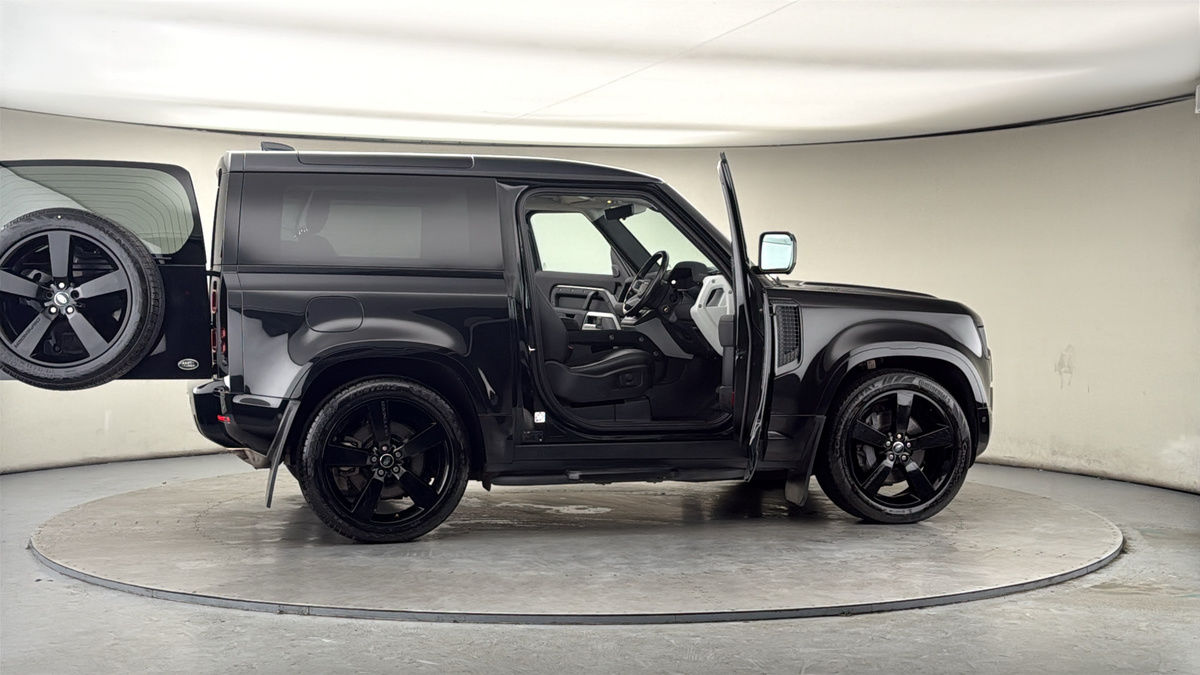 More views of Land Rover Defender 90