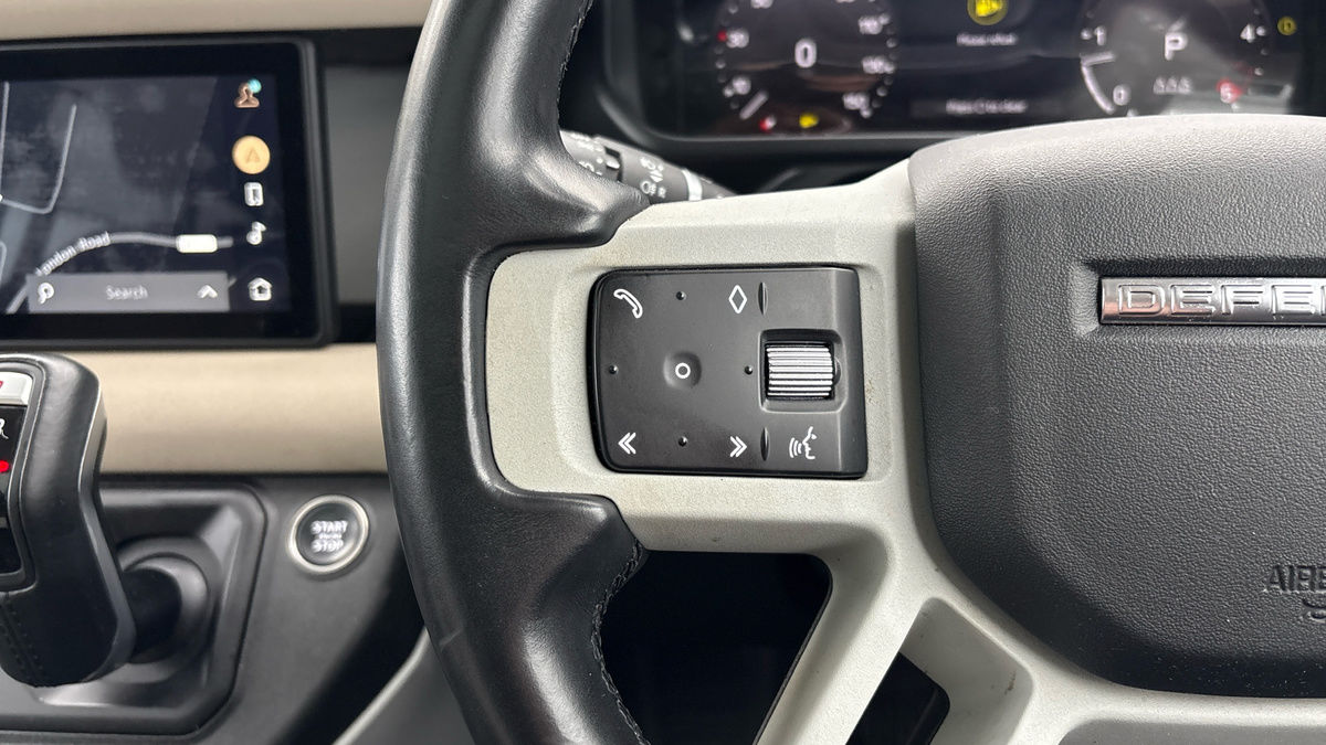 Land Rover Defender 110 Image 13