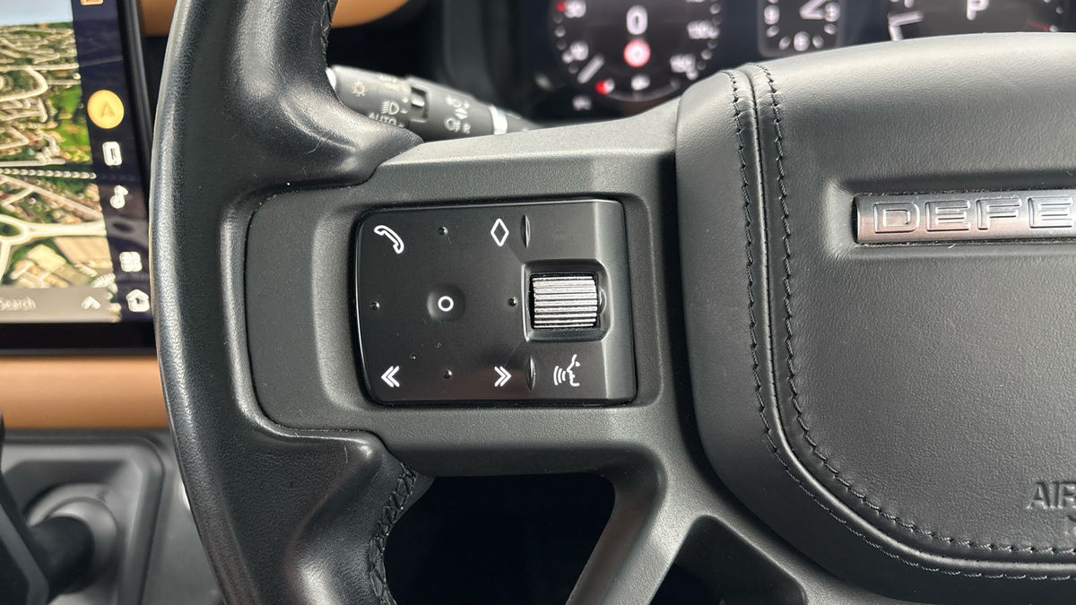 Land Rover Defender 90 Image 13