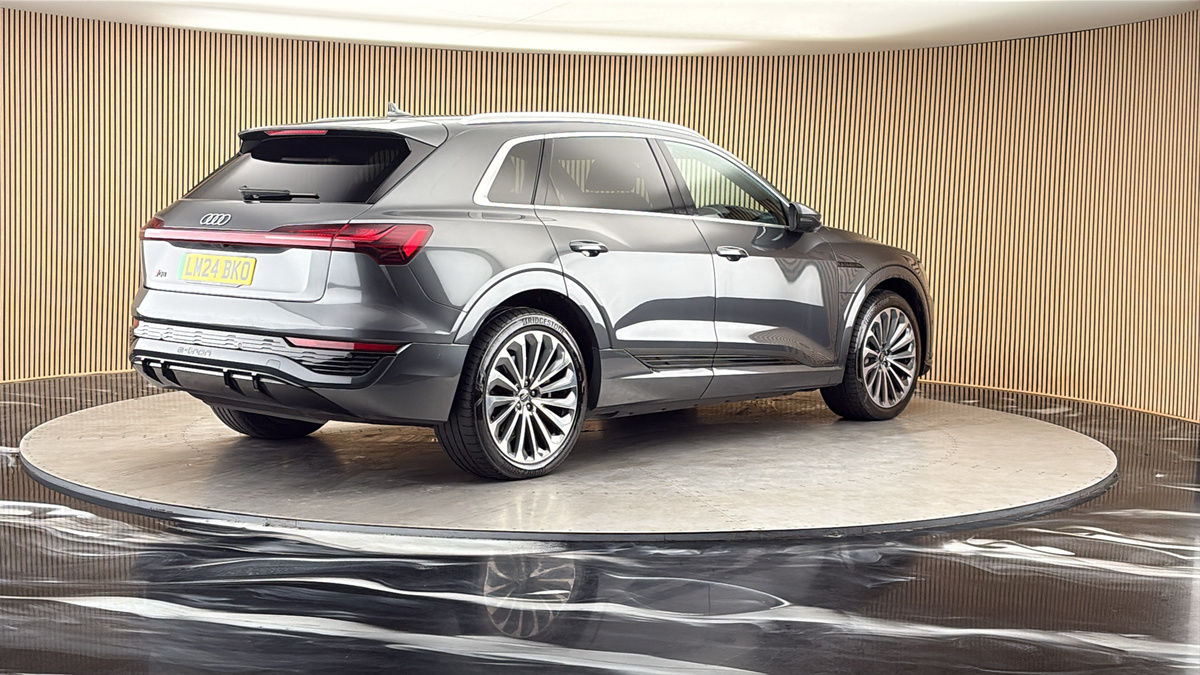 Audi Q8 e-tron Image 21