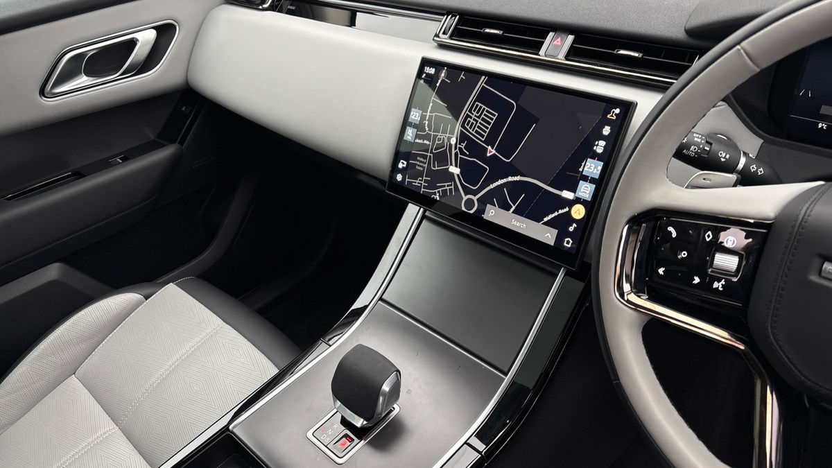 Land Rover Range Rover Velar Image 18