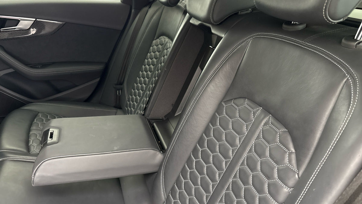 Audi RS4 Avant Image 9