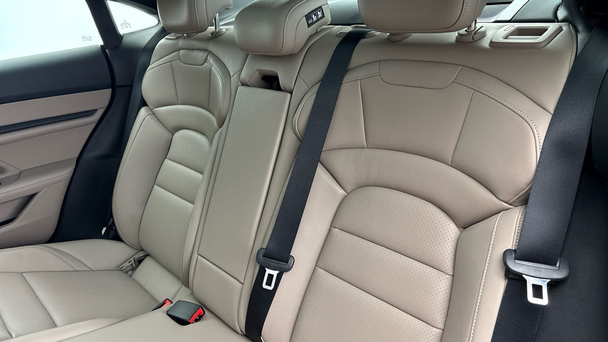 Porsche Taycan Image 8