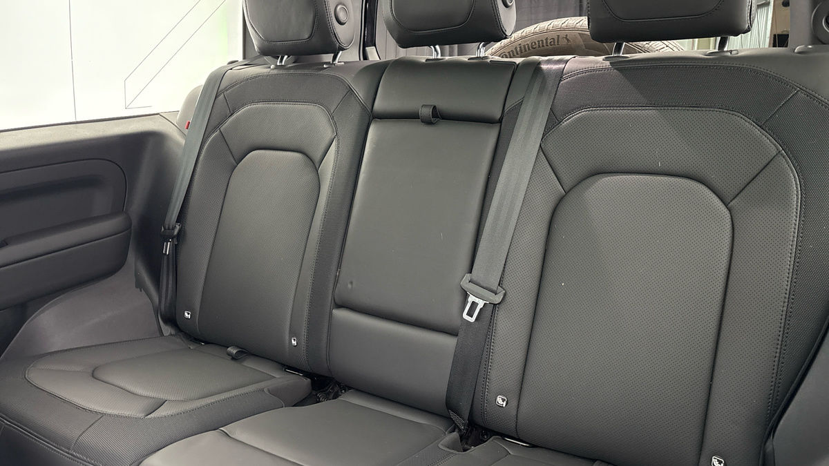 Land Rover Defender 90 Image 8