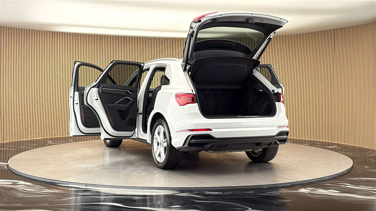 More views of Audi Q3
