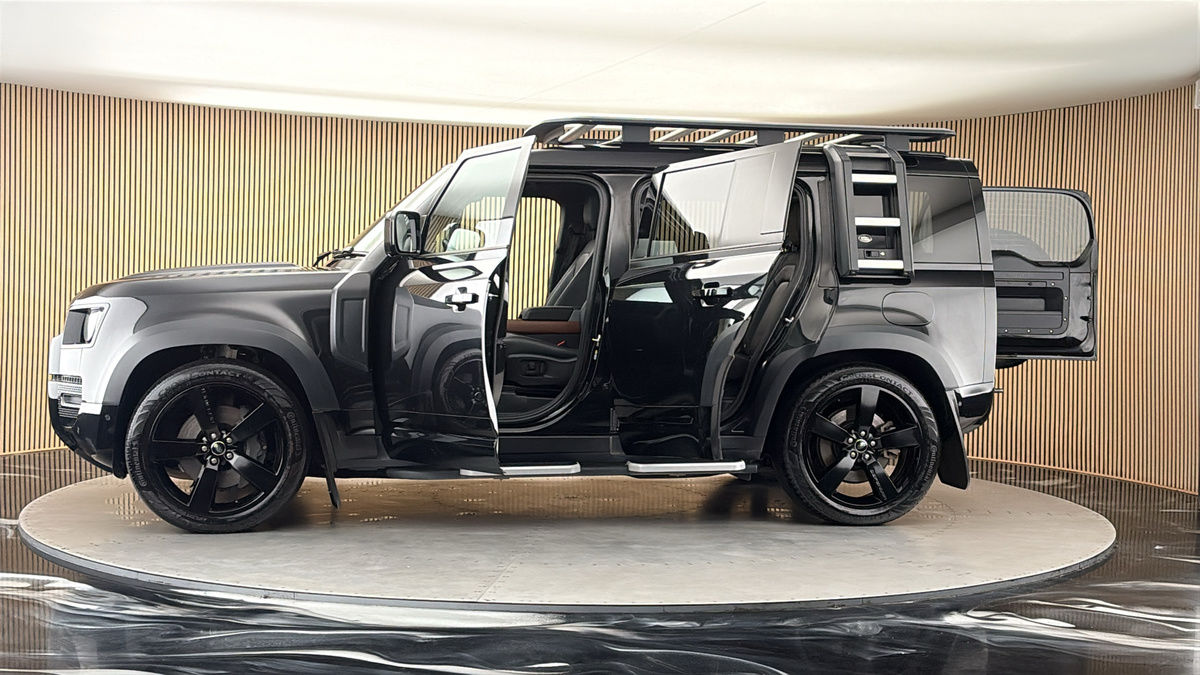 More views of Land Rover Defender 110