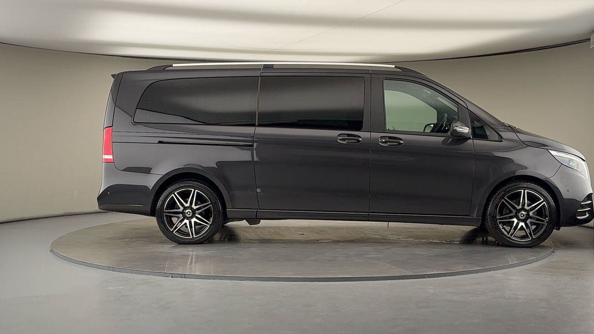 Mercedes-Benz V Class Image 16