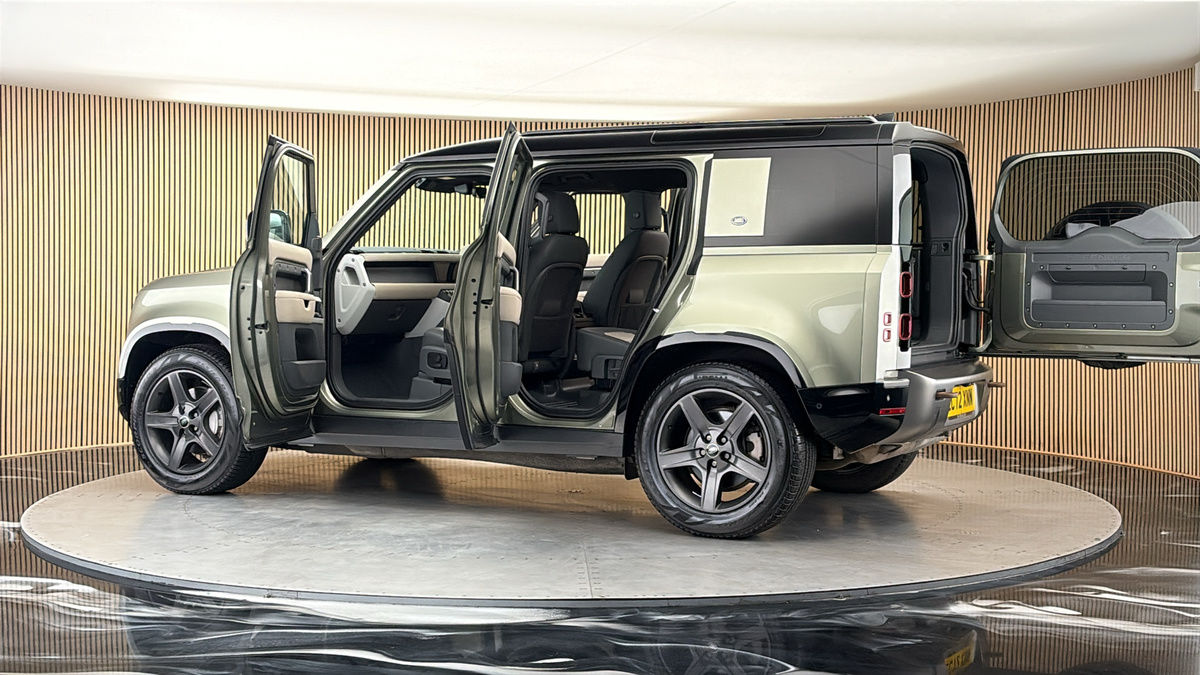 More views of Land Rover Defender 110
