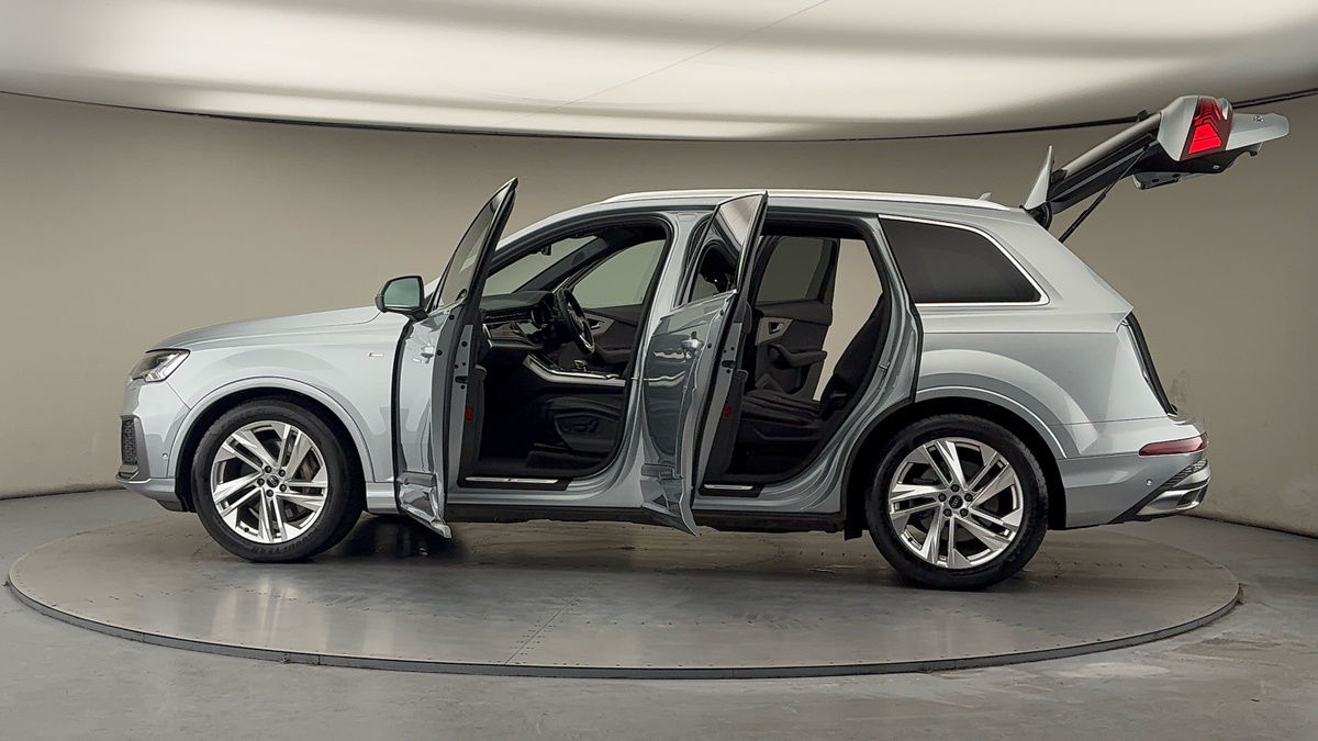 More views of Audi Q7