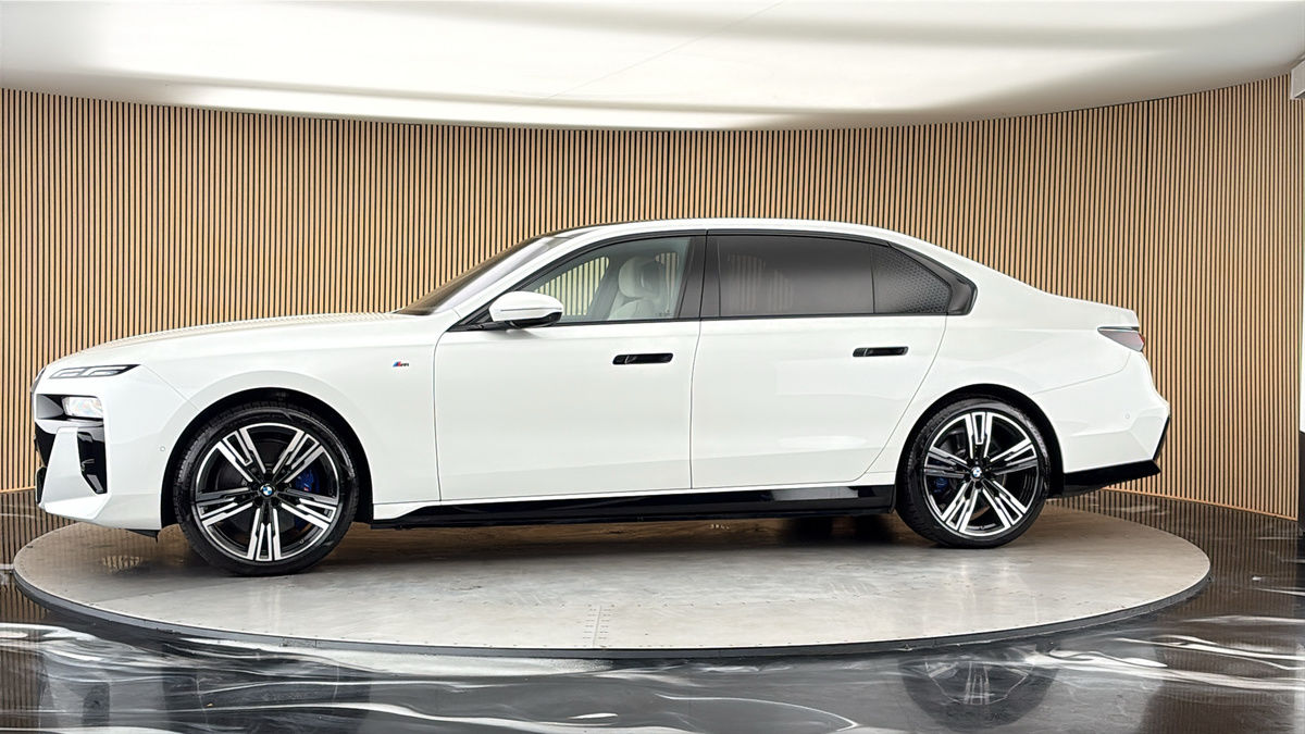 More views of BMW i7