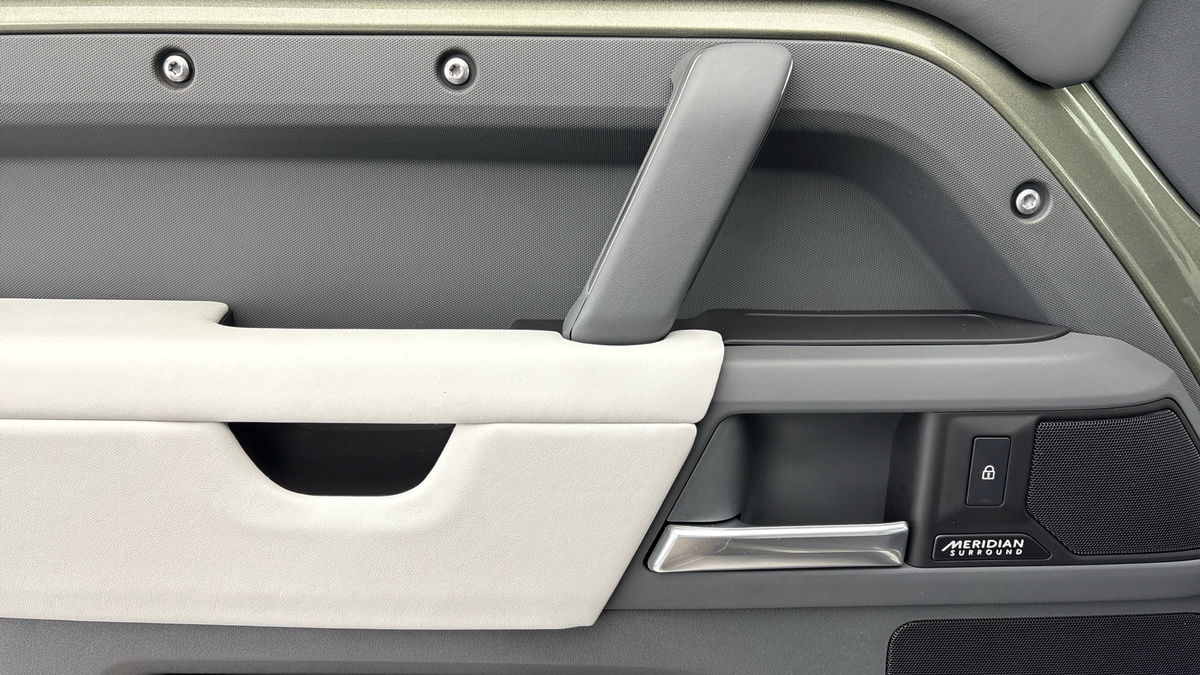 Land Rover Defender 90 Image 19