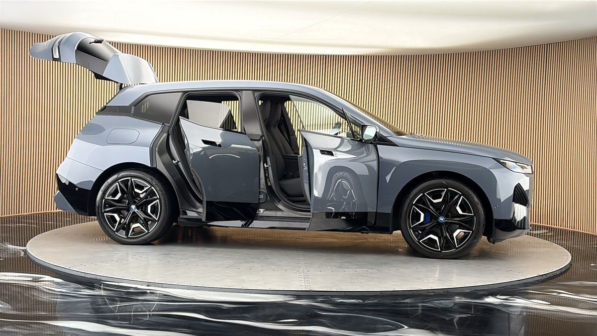 More views of BMW iX
